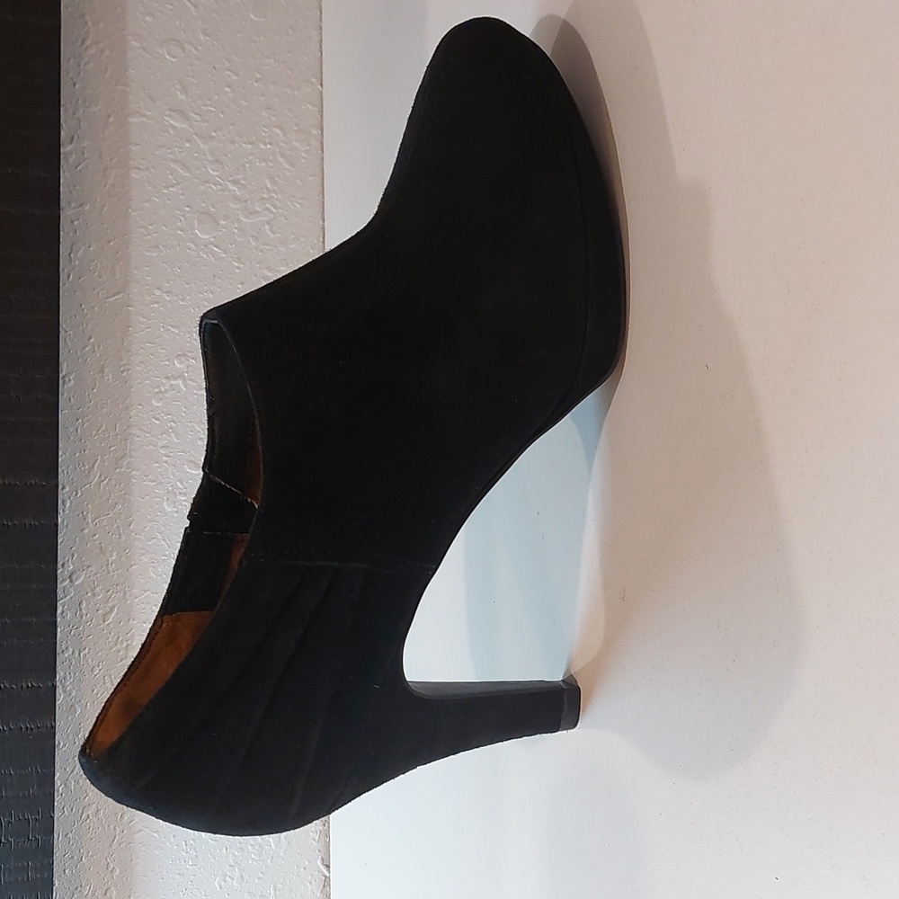 Clarks Heeled Boot - below ankle